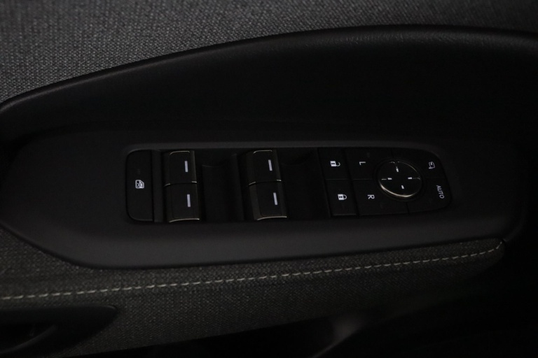 Lexus LBX - Elegant 2WD 26