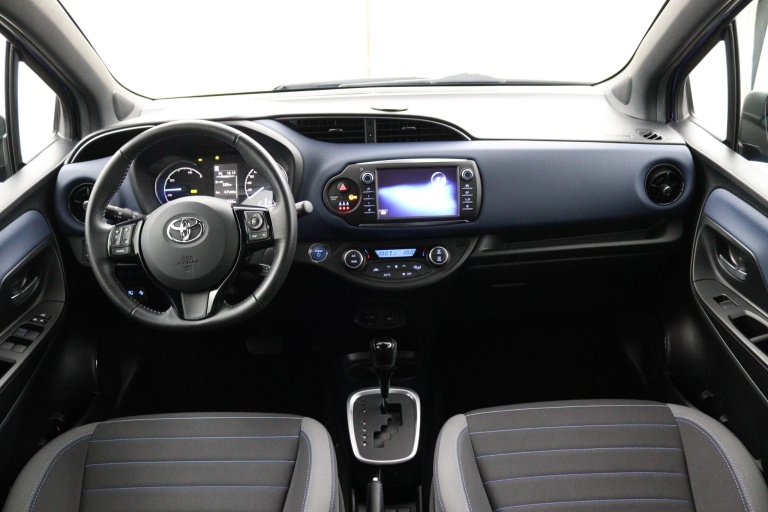Toyota Yaris - 1.5 Hybrid Bi-Tone 11