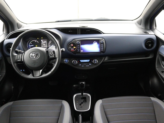 Toyota Yaris - 1.5 Hybrid Bi-Tone