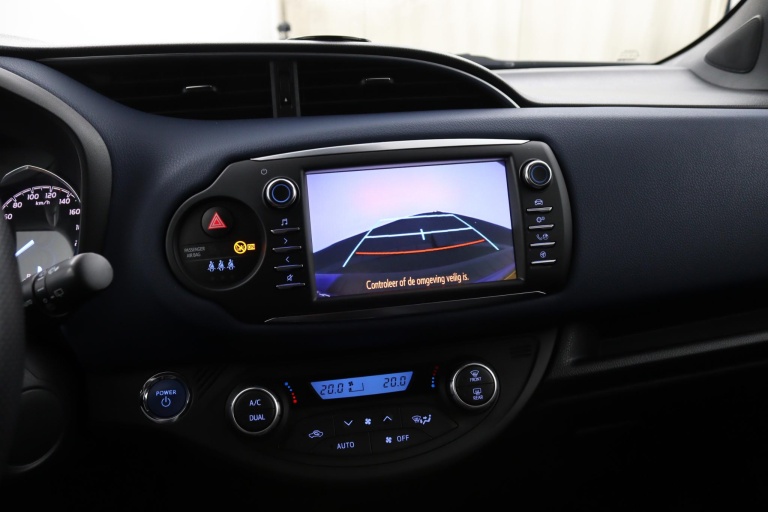 Toyota Yaris - 1.5 Hybrid Bi-Tone 14