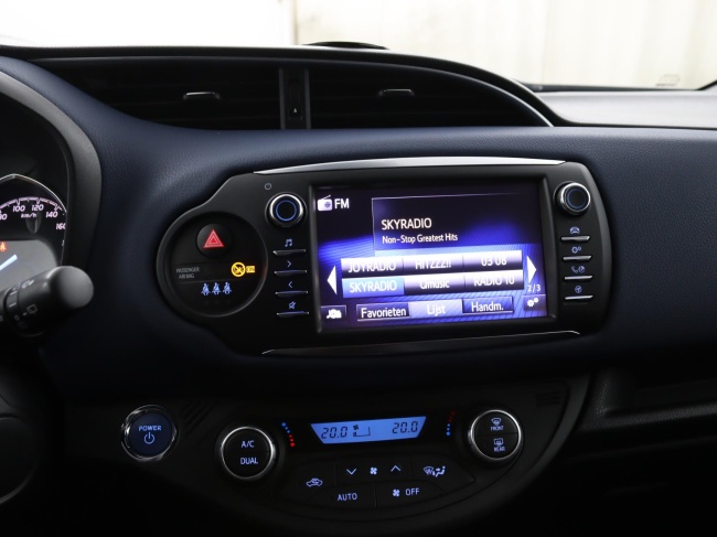 Toyota Yaris - 1.5 Hybrid Bi-Tone