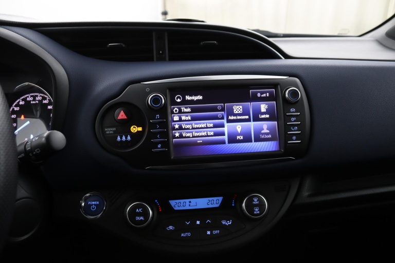 Toyota Yaris - 1.5 Hybrid Bi-Tone 16