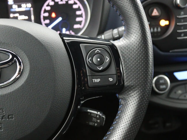 Toyota Yaris - 1.5 Hybrid Bi-Tone