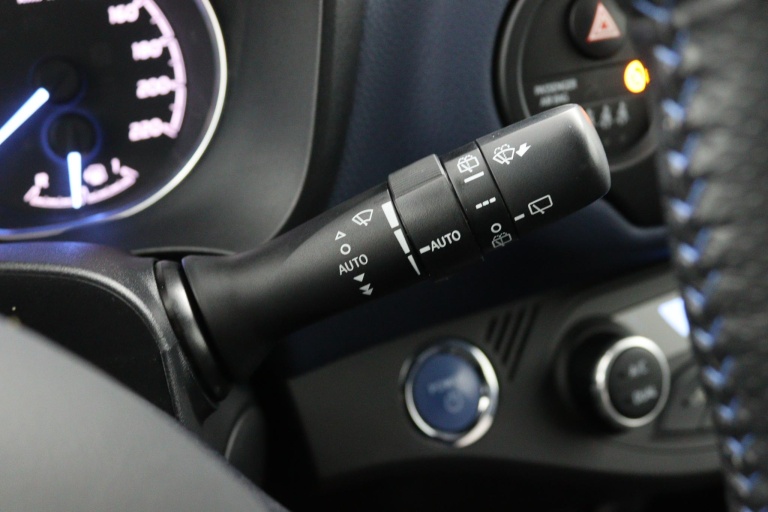 Toyota Yaris - 1.5 Hybrid Bi-Tone 22