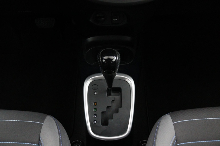 Toyota Yaris - 1.5 Hybrid Bi-Tone 23