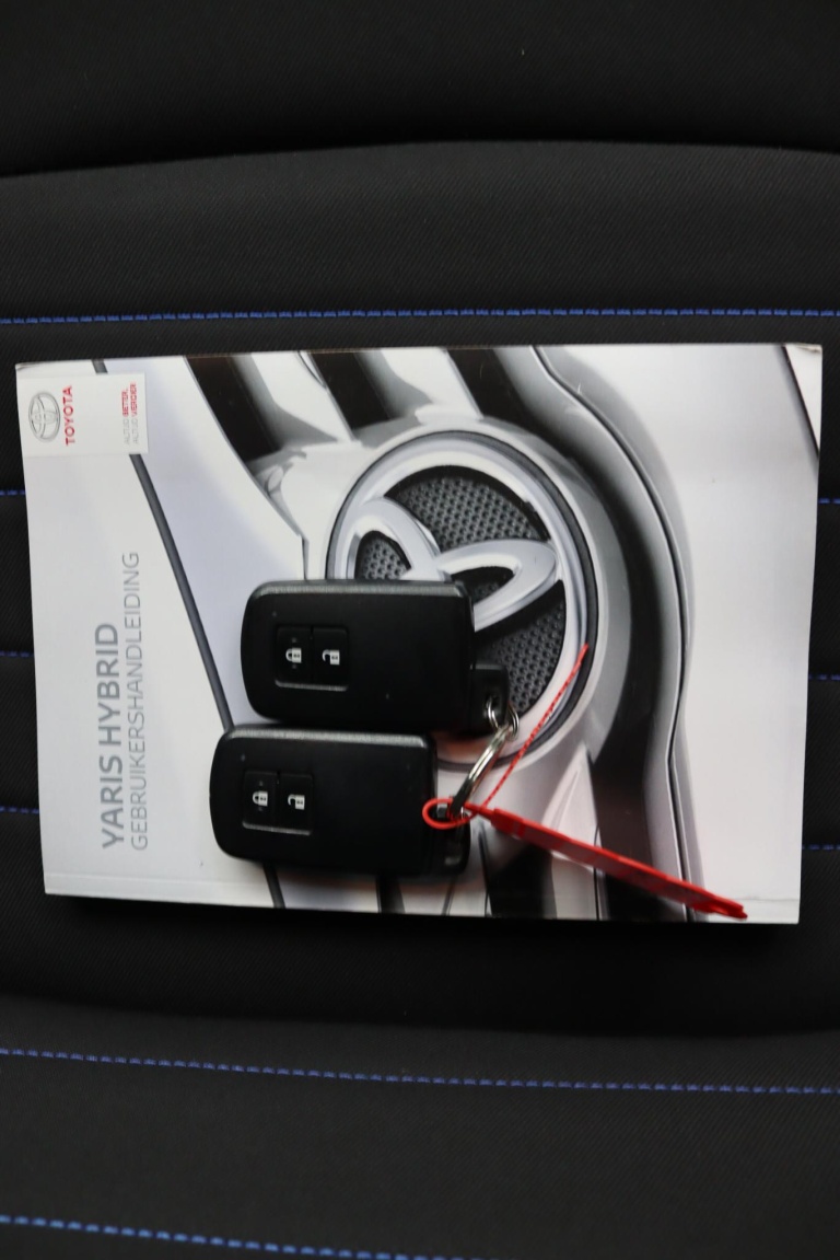 Toyota Yaris - 1.5 Hybrid Bi-Tone 25