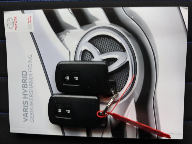 Toyota Yaris - 1.5 Hybrid Bi-Tone