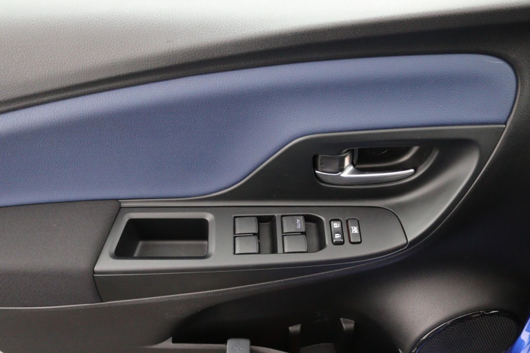 Toyota Yaris - 1.5 Hybrid Bi-Tone 33