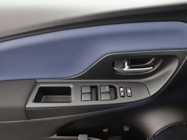 Toyota Yaris - 1.5 Hybrid Bi-Tone