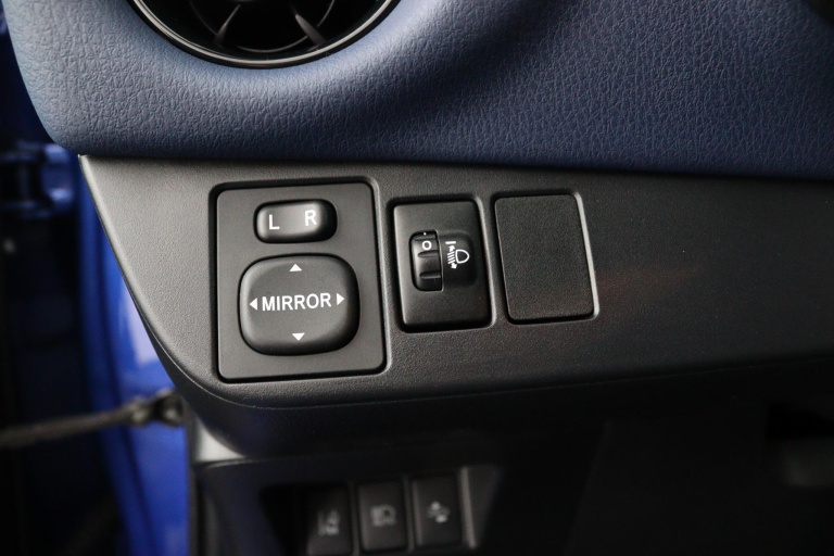 Toyota Yaris - 1.5 Hybrid Bi-Tone 34