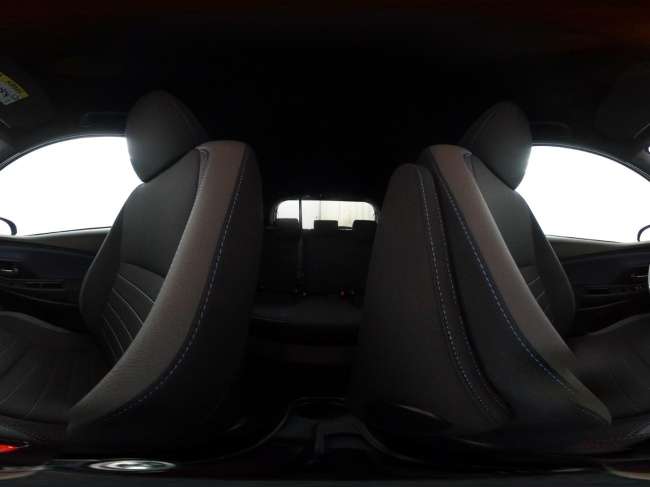 Toyota Yaris - 1.5 Hybrid Bi-Tone