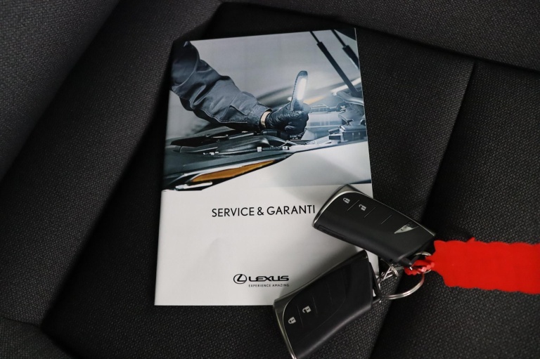 Lexus LBX - Business Line 2WD  24