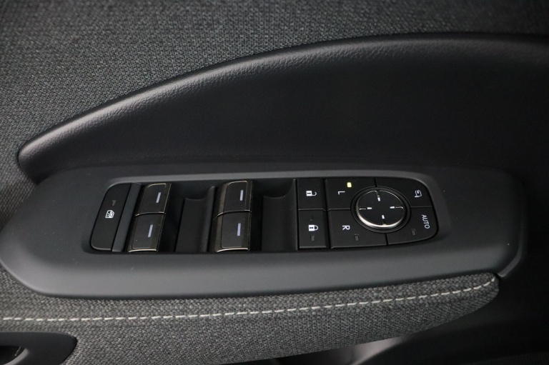 Lexus LBX - Business Line 2WD  29