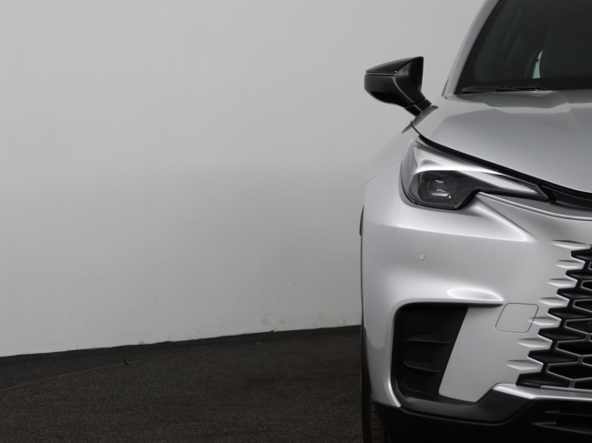 Lexus LBX - Business Line 2WD 