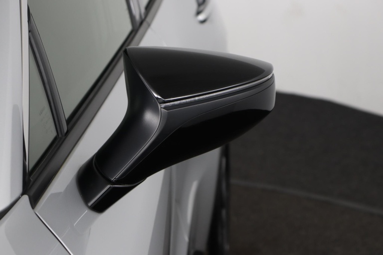 Lexus LBX - Business Line 2WD  33