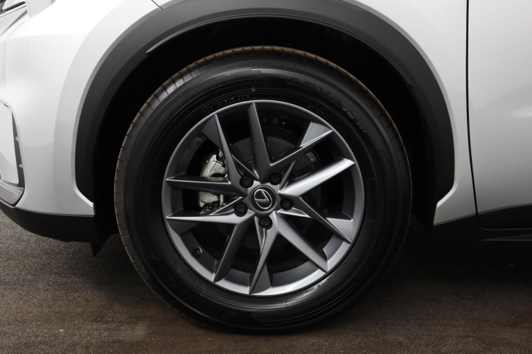 Lexus LBX - Business Line 2WD  34