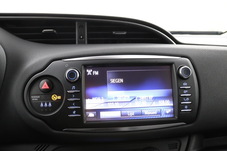 Toyota Yaris - 1.5 Hybrid Dynamic Limited 13