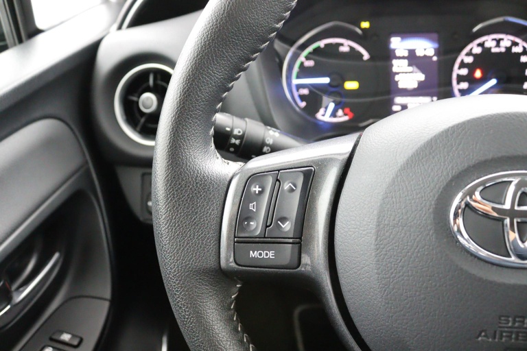 Toyota Yaris - 1.5 Hybrid Dynamic Limited 16
