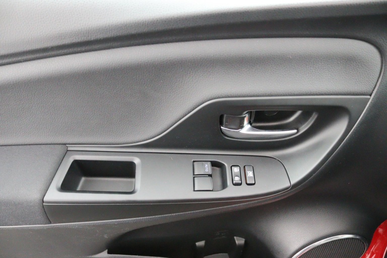 Toyota Yaris - 1.5 Hybrid Dynamic Limited 29