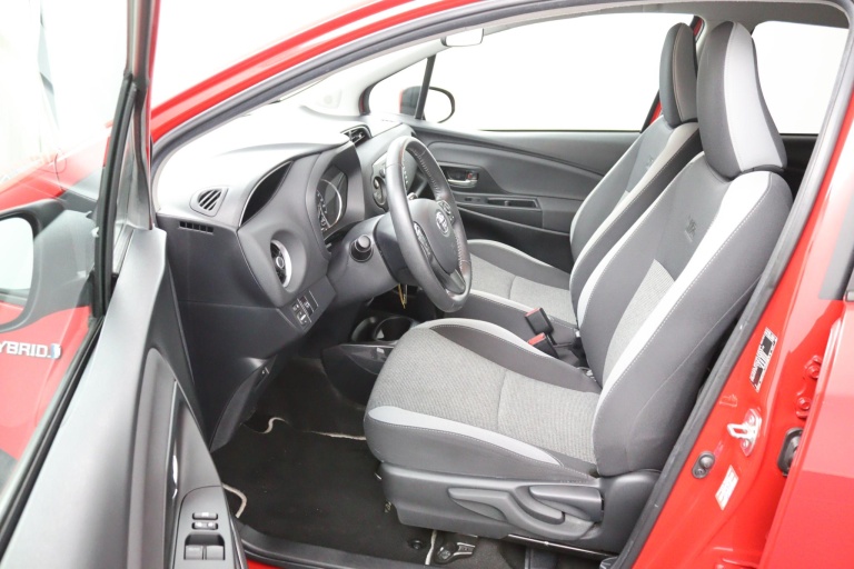 Toyota Yaris - 1.5 Hybrid Dynamic Limited 9