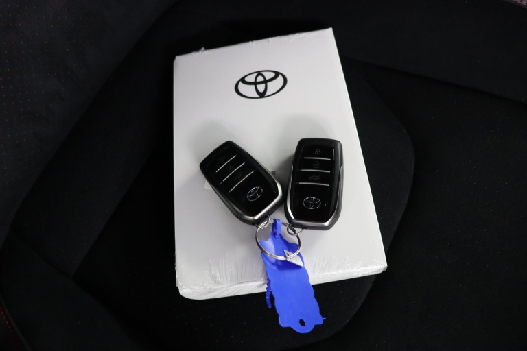 Toyota Corolla Cross - Hybrid 180 GR Sport 11