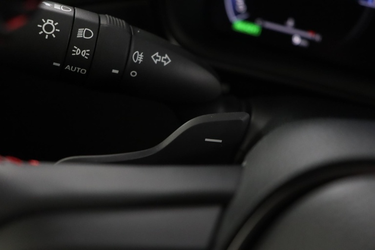 Toyota Corolla Cross - Hybrid 180 GR Sport 44