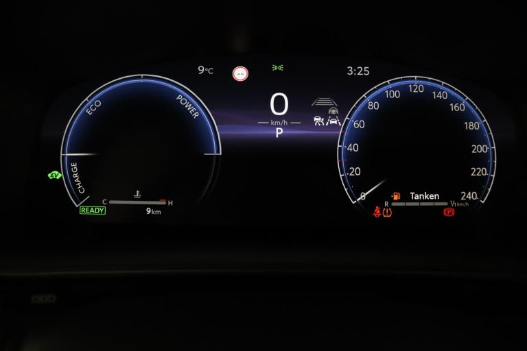 Toyota Corolla Cross - Hybrid 180 GR Sport 6