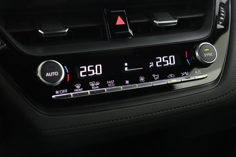 Toyota Corolla Cross - Hybrid 180 GR Sport 7