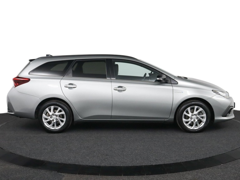 Toyota Auris Touring Sports - 1.8 Hybrid Black Edition 13