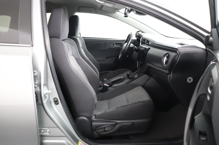 Toyota Auris Touring Sports - 1.8 Hybrid Black Edition 22