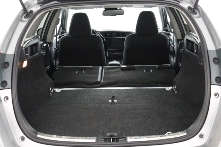 Toyota Auris Touring Sports - 1.8 Hybrid Black Edition 26