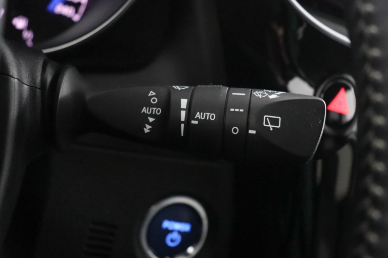 Toyota Auris Touring Sports - 1.8 Hybrid Black Edition 32