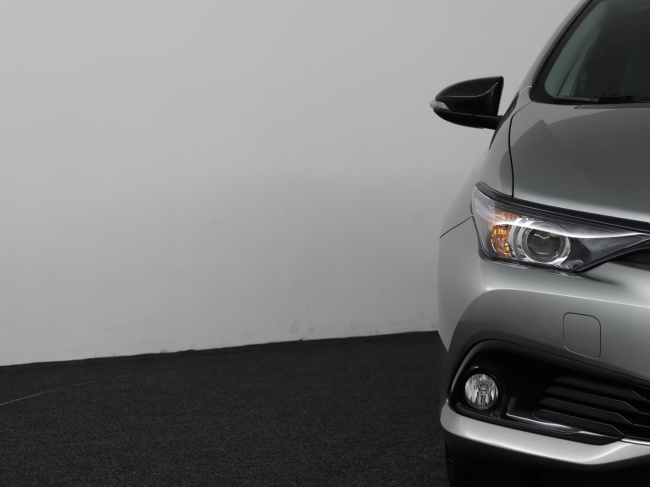 Toyota Auris Touring Sports - 1.8 Hybrid Black Edition