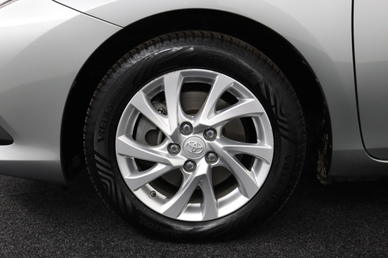 Toyota Auris Touring Sports - 1.8 Hybrid Black Edition 37