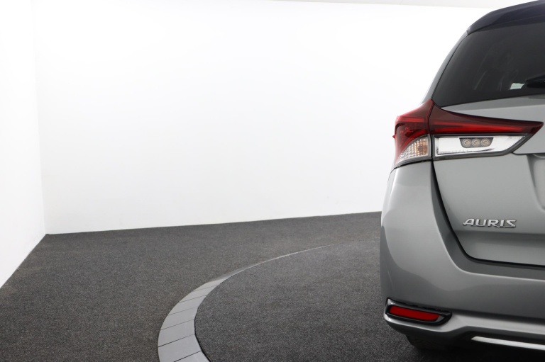 Toyota Auris Touring Sports - 1.8 Hybrid Black Edition 40