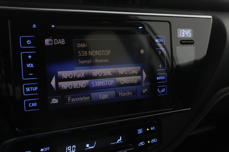 Toyota Auris Touring Sports - 1.8 Hybrid Black Edition 8