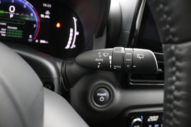 Toyota Yaris - 1.5 Hybrid 115 Dynamic 31