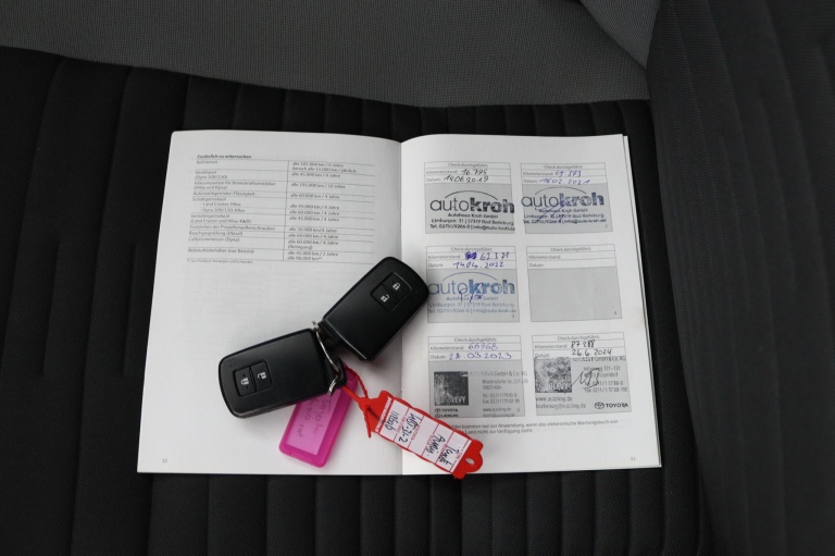 Toyota Auris - 1.8 Hybrid Dynamic Ultimate 11