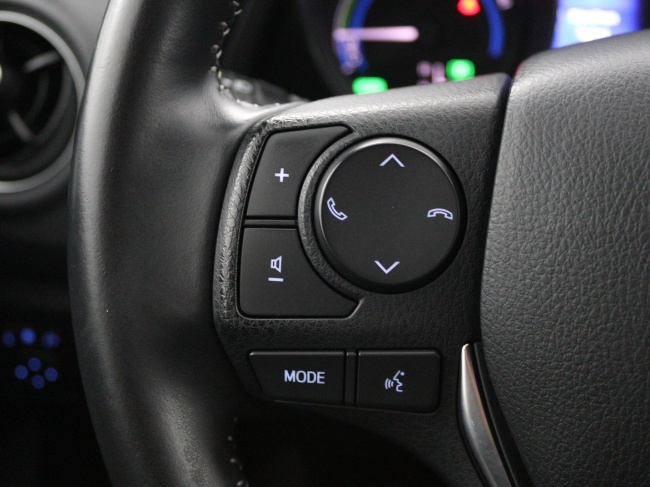 Toyota Auris - 1.8 Hybrid Dynamic Ultimate