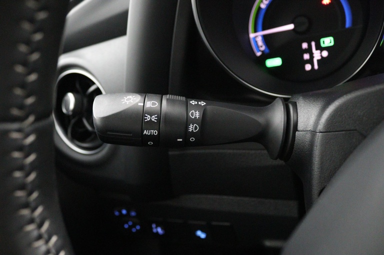 Toyota Auris - 1.8 Hybrid Dynamic Ultimate 29