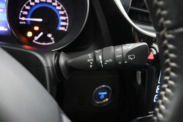 Toyota Auris - 1.8 Hybrid Freestyle 30
