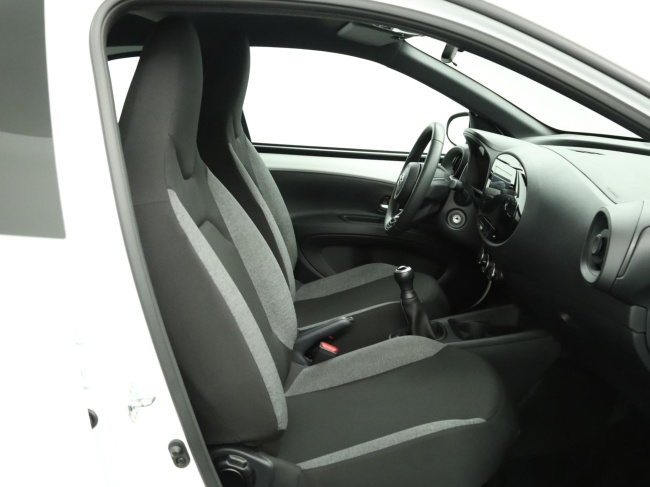 Toyota Aygo X - 1.0 VVT-i MT Play