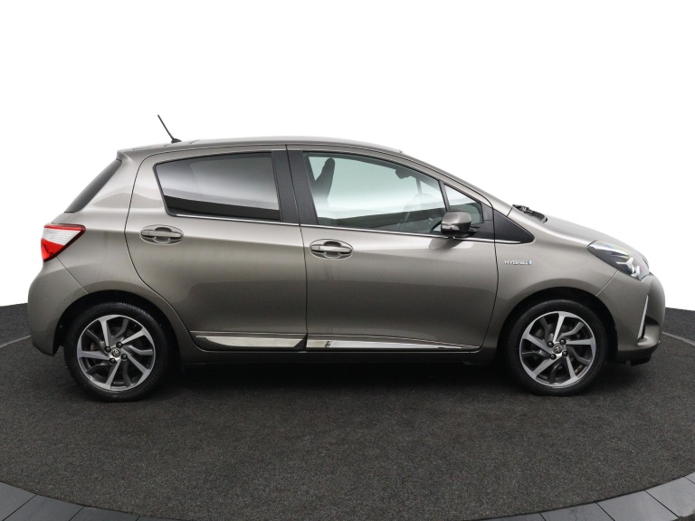 Toyota Yaris - 1.5 Hybrid Executive 6