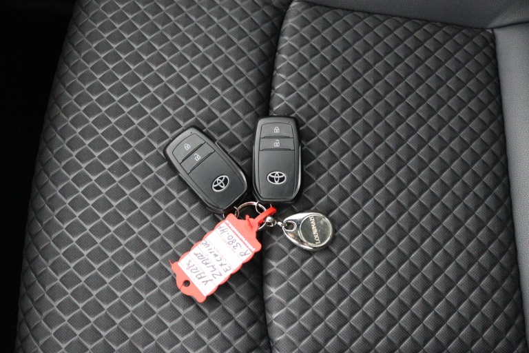 Toyota Yaris - 1.5 Hybrid Executive 11