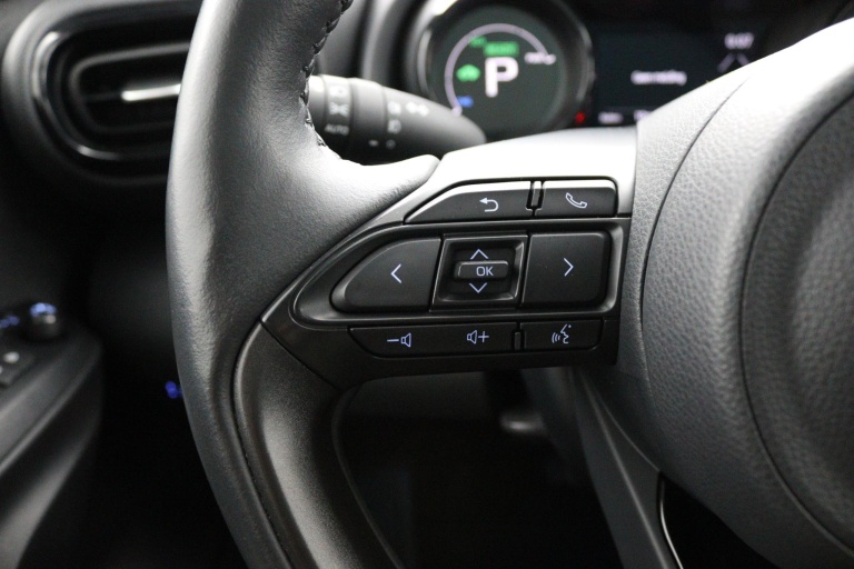 Toyota Yaris - 1.5 Hybrid Executive 19