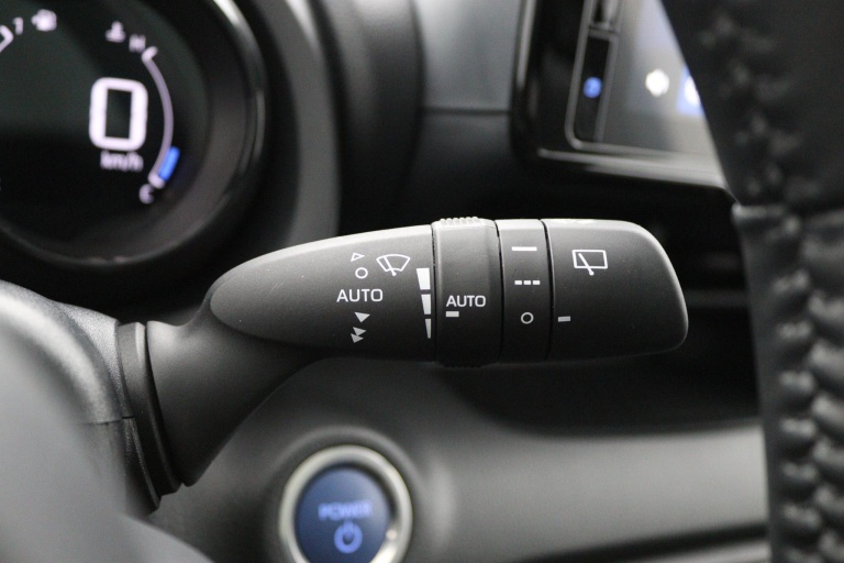 Toyota Yaris - 1.5 Hybrid Executive 31