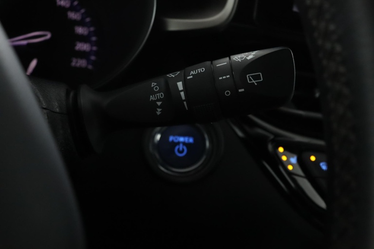 Toyota C-HR - 1.8 Hybrid Dynamic 32