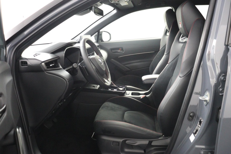 Toyota Corolla Cross - Hybrid 180 GR Sport 16