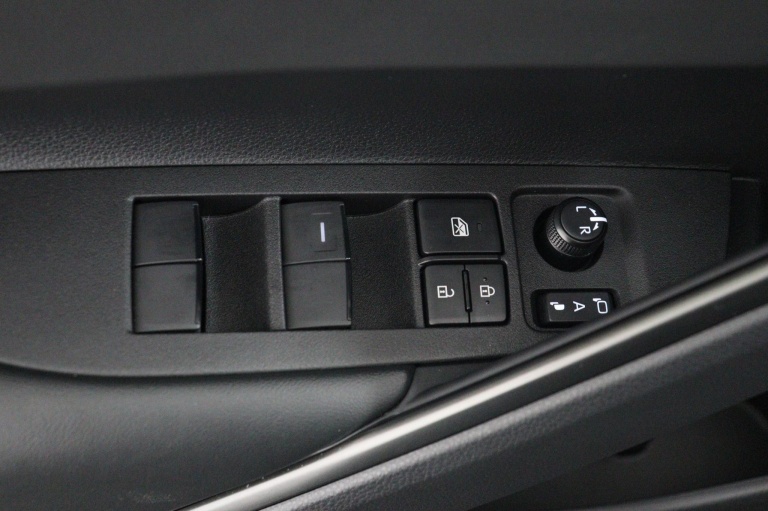 Toyota Corolla Cross - Hybrid 180 GR Sport 28