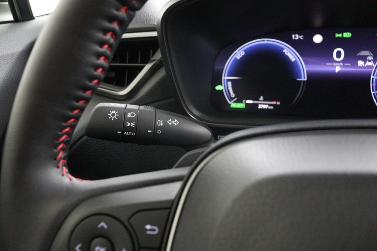 Toyota Corolla Cross - Hybrid 180 GR Sport 31